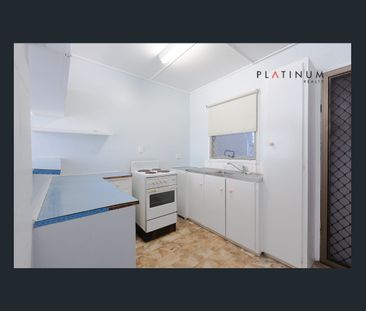 Beachside, Central Location – Classic 2-Bedroom Townhouse - Photo 6