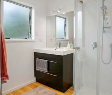 Leamington - 3 Bedrooms - Photo 6