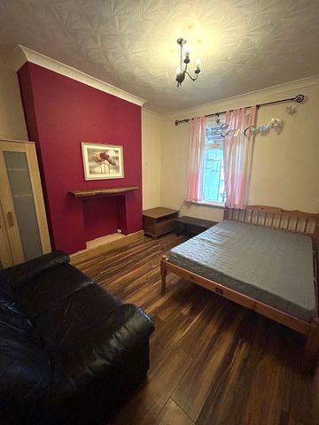 £1,900 PCM, Furnished Five Bedroom House with Enclosed Garden in Theodora Street, Roath, Cardiff, CF24 1PB - Photo 4