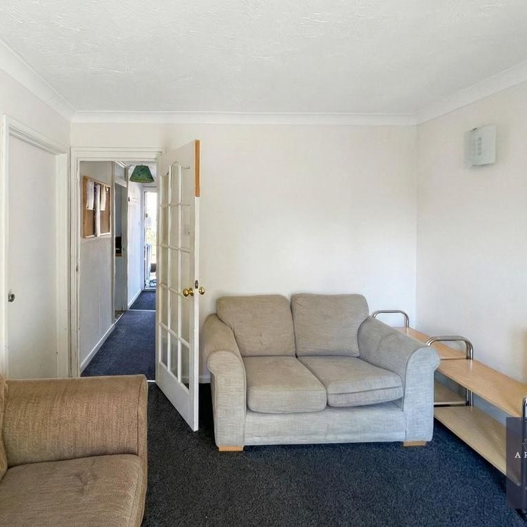 1 bedroom in a house share to rent - Photo 1