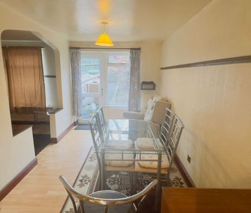 Blackpool View, Leeds, LS12 5PE - Photo 5