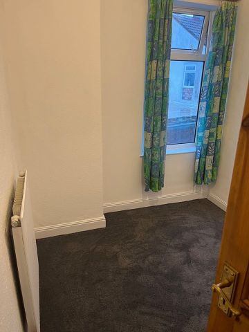 3 Bed Terraced House, Beakes Road, B67 - Photo 5