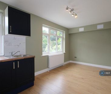 Studio to rent - Photo 6
