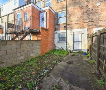 1 bedroom in a house share to rent - Photo 6