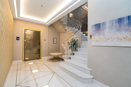 Exceptionally renovated semi-detached family home in Kensington - Photo 3