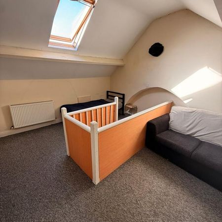 1 bedroom in a house share to rent - Photo 3