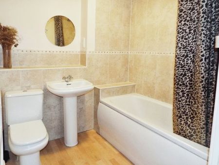 NEVENDON, BASILDON - Photo 4