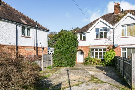 3 bedroom semi-detached house to rent - Photo 3