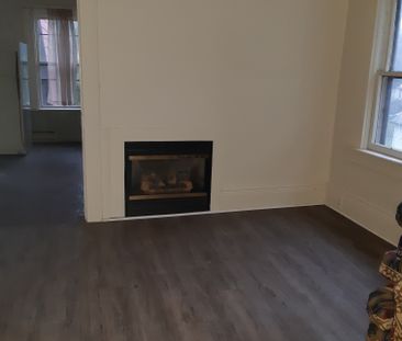 2brm Apartment On Sydenham St. Available Now - Photo 2