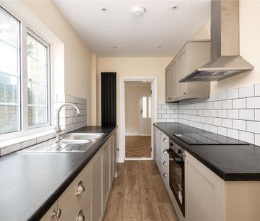 2 bedroom end of terrace house to rent - Photo 1