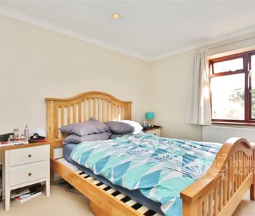 Farnham Road, Guildford, Surrey, GU2 4JN - Photo 3