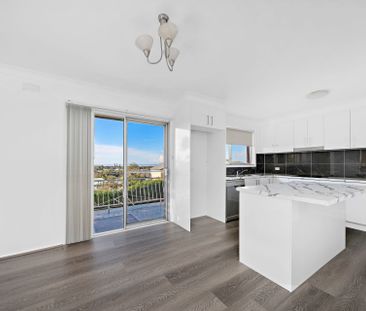 Coastal Living Meets Comfort In Prime Corrimal Location - Photo 3