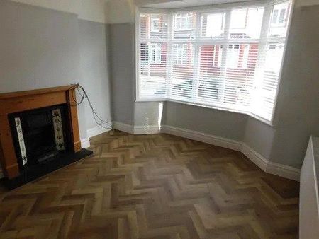 4 bedroom semi-detached house to rent - Photo 3