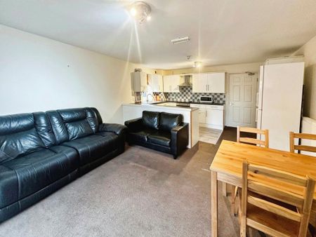 1 bedroom in a house share to rent - Photo 2