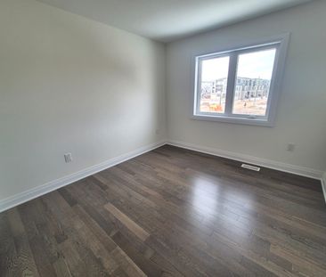 For Lease - 3284 Mariner Pass, Oakville, Ontario - Photo 2