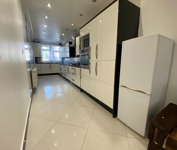 1 Bed Detached House, Fleetwood Road, NW10 - Photo 4