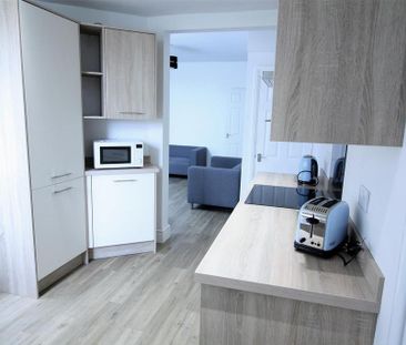 4 bedroom private hall to rent - Photo 1