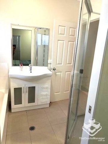 Quiet street, well located, safe, gated complex - Photo 3