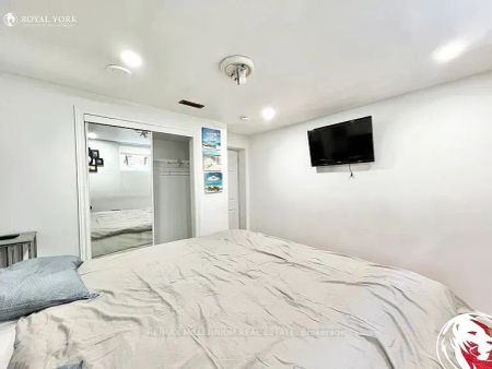 66 Overlord Crescent #Lower - Photo 5