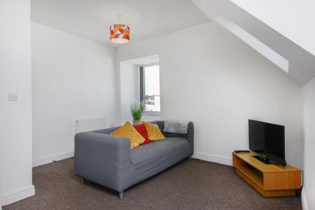 2 Bedroom | Flat 2, 46 Alexandra Road, PL4 7JT - Photo 3