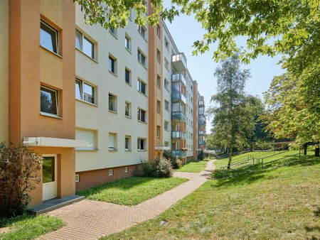 Mit dem Aufzug in Ihre frisch renovierte 3-Zimmer-Wohnung! **AB FRÜHJAHR 2026** - Photo 2