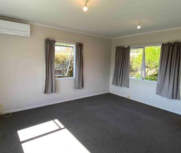 Cute freestanding two bedroom unit - Photo 5