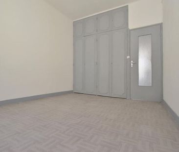 Appartement 3 pièces 50m2 MARSEILLE 1ER 665 euros - Photo 2