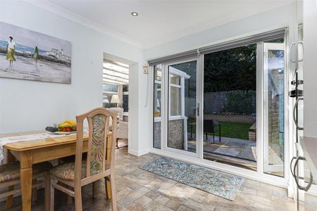 2 bedroom semi-detached bungalow to rent - Photo 4