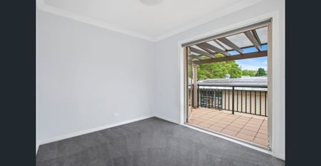 Stylish Townhouse Living in Mosman- Pet friendly - Photo 2