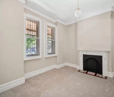 Charming two-bedroom home with potential third bed or office - Photo 2