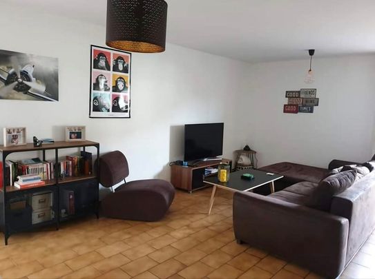 Dans un petit immeuble à Gland, à louer, appartement de 2,5 pièces au rez - Photo 1