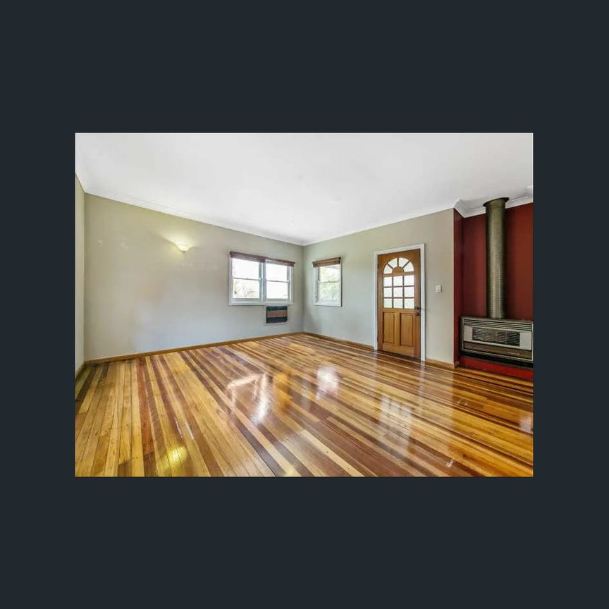 Spacious 4 Bedroom Home - Photo 1