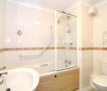 Danestrete, Stevenage, Hertfordshire - Photo 5