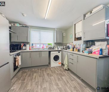 Room For Rent Queen Street, Pontypridd - Photo 3