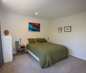 HOON HAY – 3 BEDROOM, 1 BATHROOM, DOUBLE GARAGE - Photo 5