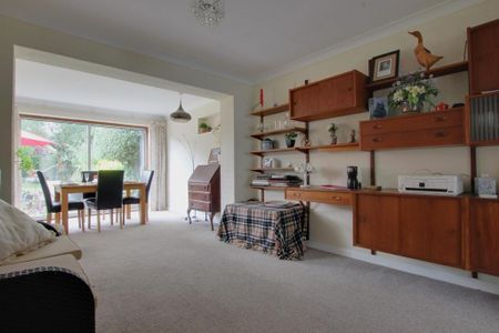 4 bedroom detached house to rent - Photo 2