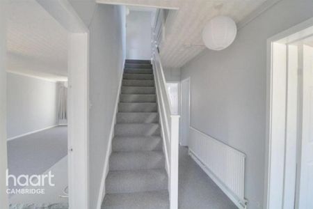 4 bedroom detached house to rent - Photo 2