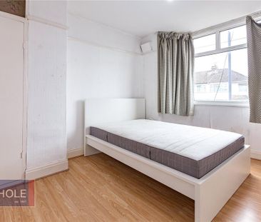 4 bedroom terraced house to rent - Photo 5