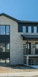 Condo 3 1/2 nouvelle construction Longueuil Rive-Sud disponible immédiatement - Photo 4