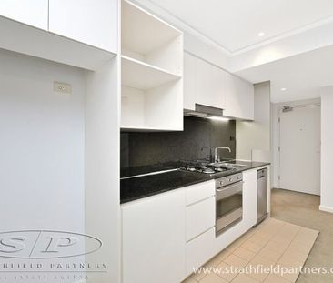 This modern studio apartment is located in the popular "QUADRANT" c... - Photo 3