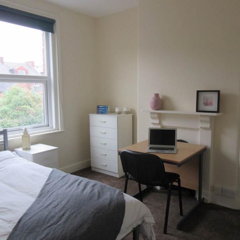 5 bedroom terraced house to rent - Photo 1
