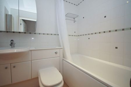 A 2 Bedroom Flat in Imperial Lane GL50 1PR - Photo 3