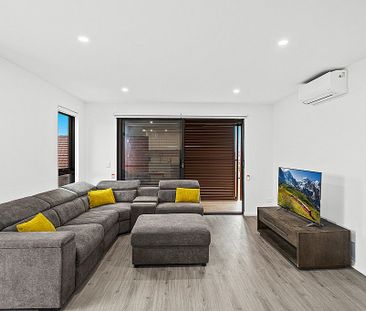 Spacious Family Home with Self-Contained Granny Flat - Photo 1