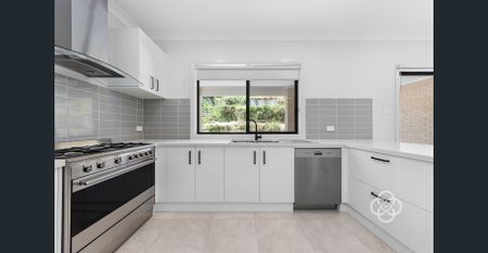 Coming Soon - Brand New Stylish 4-Bedroom Duplex with Lake Views - Photo 4