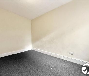 4 bedroom end of terrace house to rent - Photo 6