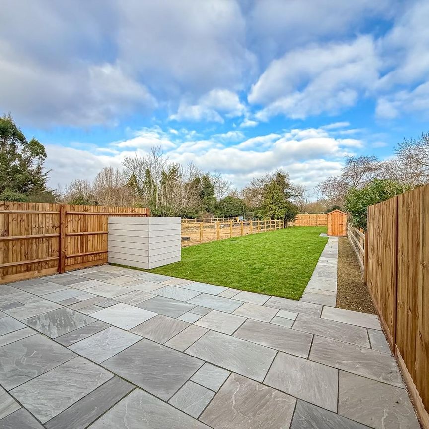 Lower Road, Great Amwell, Ware - Photo 1