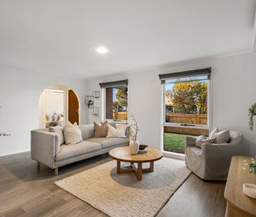 Beautifully Appointed Family Home - Excellent Outdoor Entertaining - Photo 2