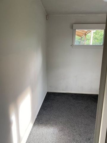 HOUSE FOR RENT IN MT ROSKILL - Photo 5