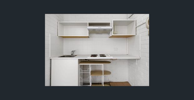 Low Maintenance and and Secure Studio in Prime St Kilda Location - Photo 1