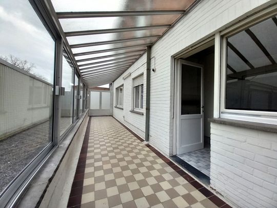 Gelijkvloers appartement met 3 slaapkamers en garagebox - Photo 1